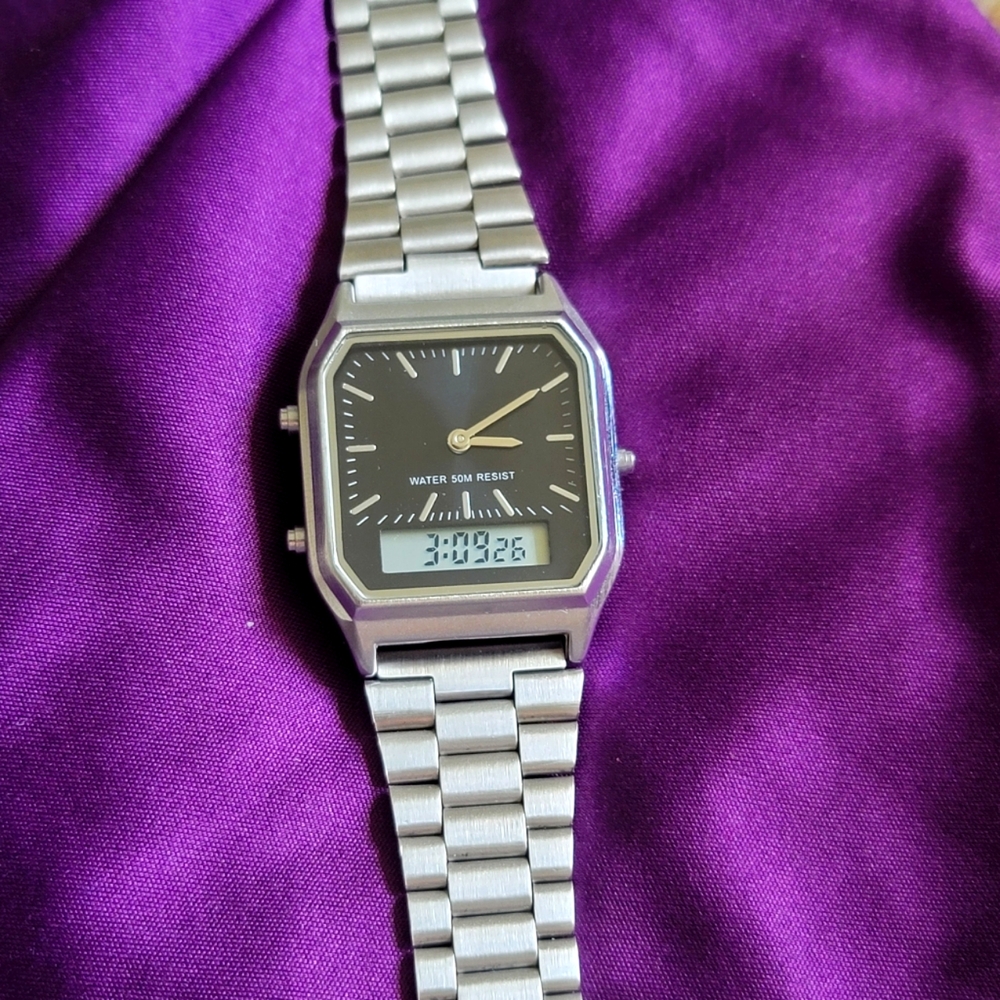 Digital watch